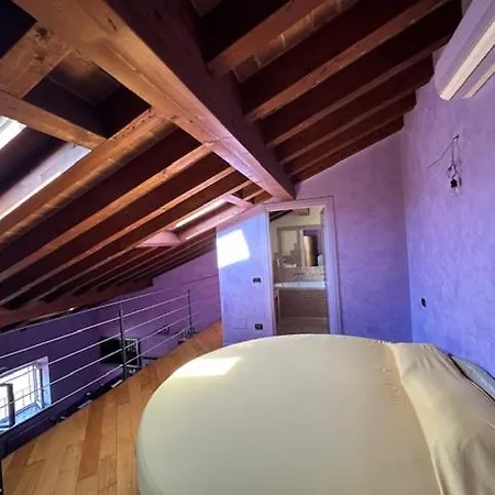 Mansarda Di Design Nel Centro Di Apartment Piacenza